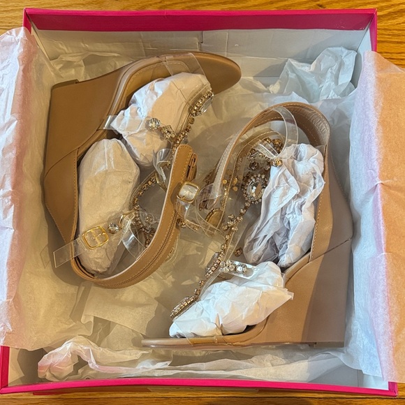 Yulanda Jeweled Gladiator Wedge Women's Sandals - Picture 8 of 8